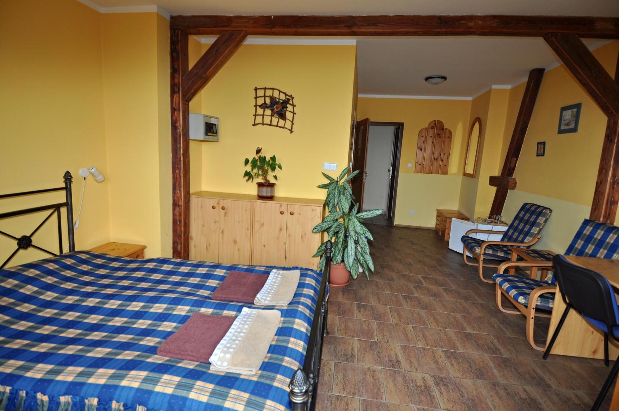 Hotel Na Hradbach لوني المظهر الخارجي الصورة
