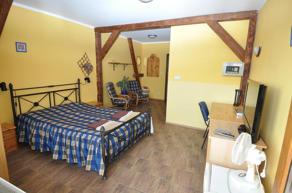 Hotel Na Hradbach لوني المظهر الخارجي الصورة