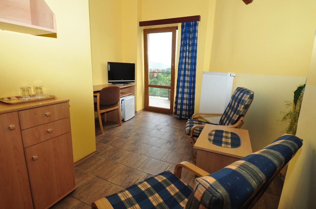 Hotel Na Hradbach لوني المظهر الخارجي الصورة
