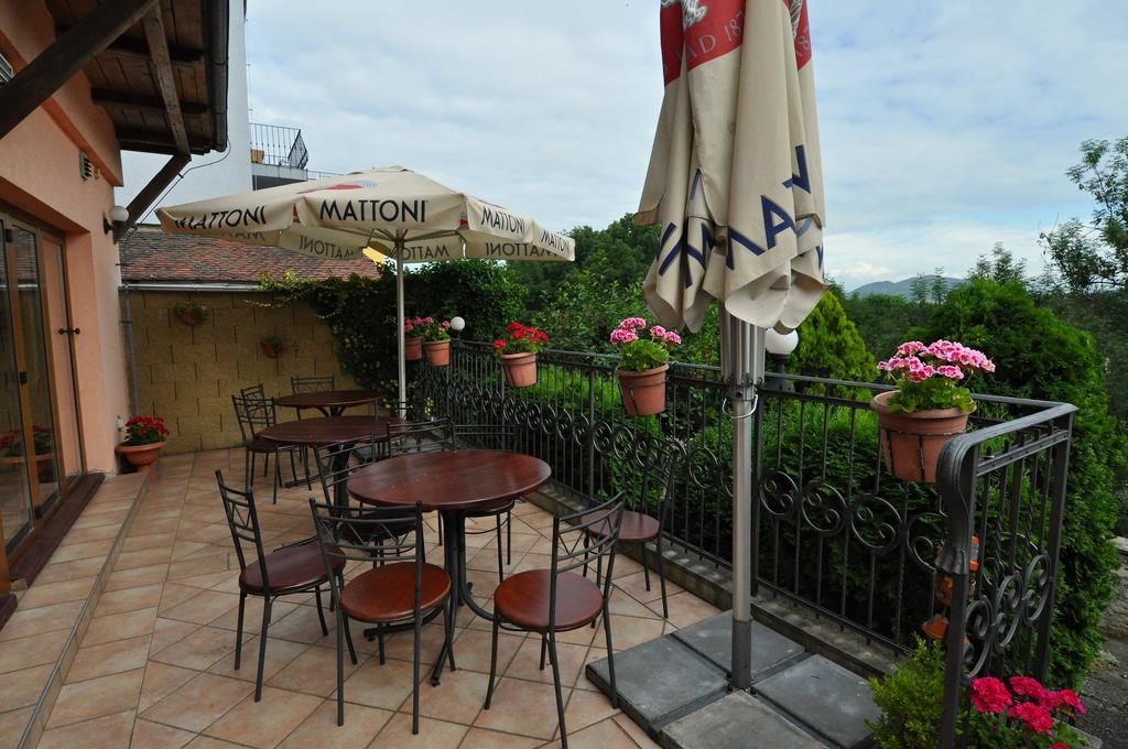 Hotel Na Hradbach لوني المظهر الخارجي الصورة