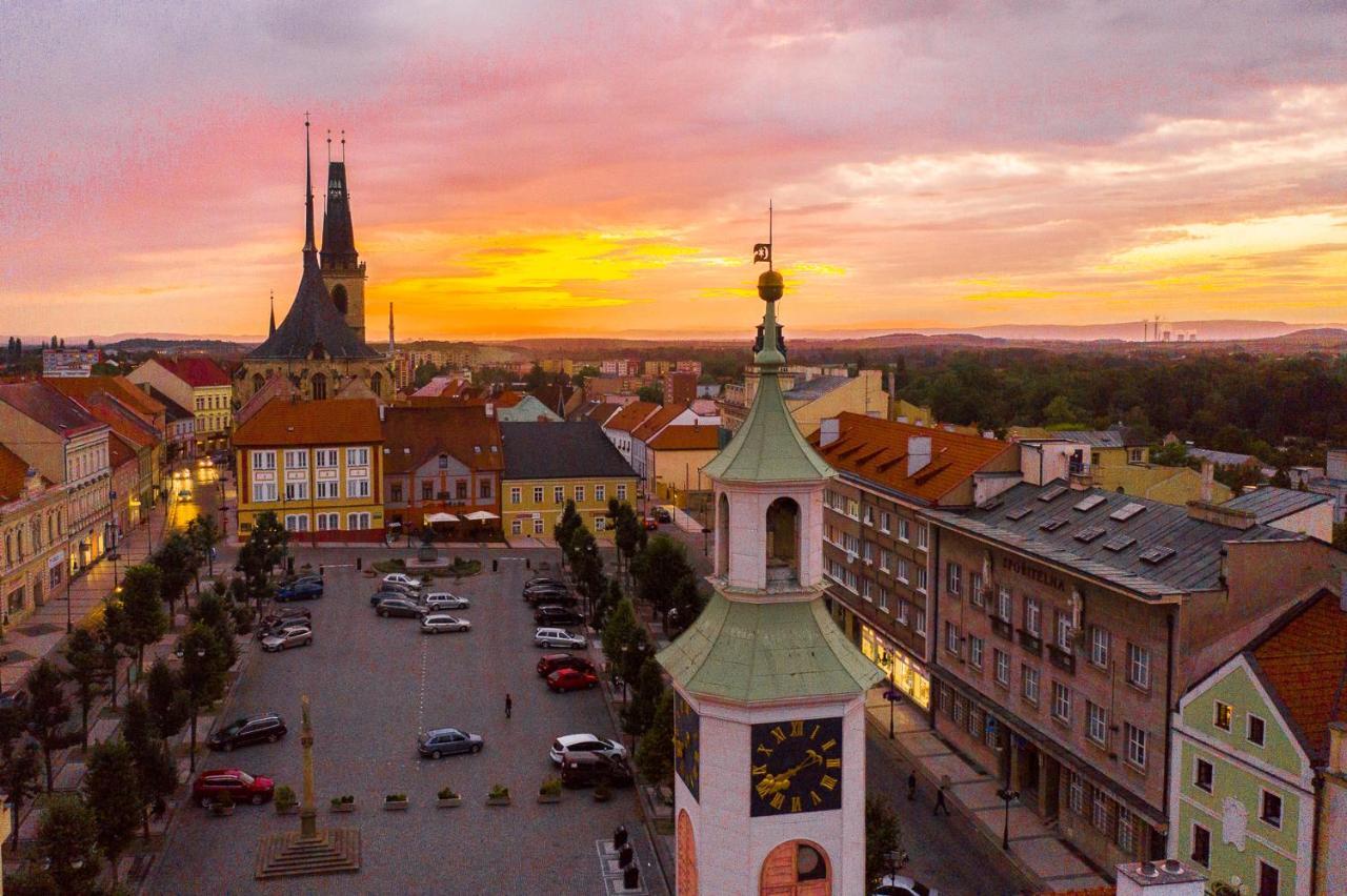 Hotel Na Hradbach لوني المظهر الخارجي الصورة